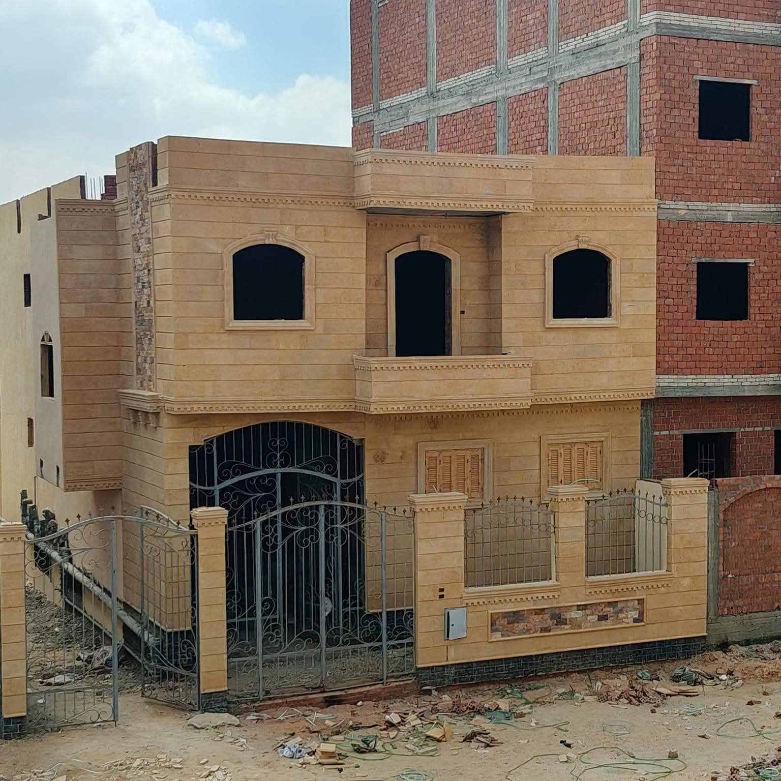 للبيع بيت بالحى 32 مجاوره 1 مساحه 276م بدروم ودورين واجهه طوب فرعوني