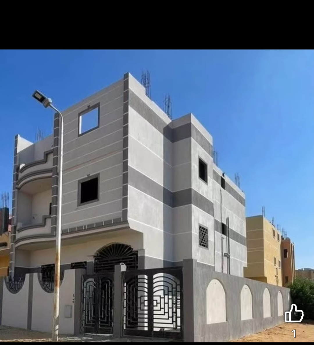 للبيع  منزل ناصيه علي مدخل رئيسي موقع متميز جدا بالحي 28 مجاوره 3 مساحه 209 قريب جدا من الطريق الإقليمي دورين والثالث علي السقف تشطيب خارجي