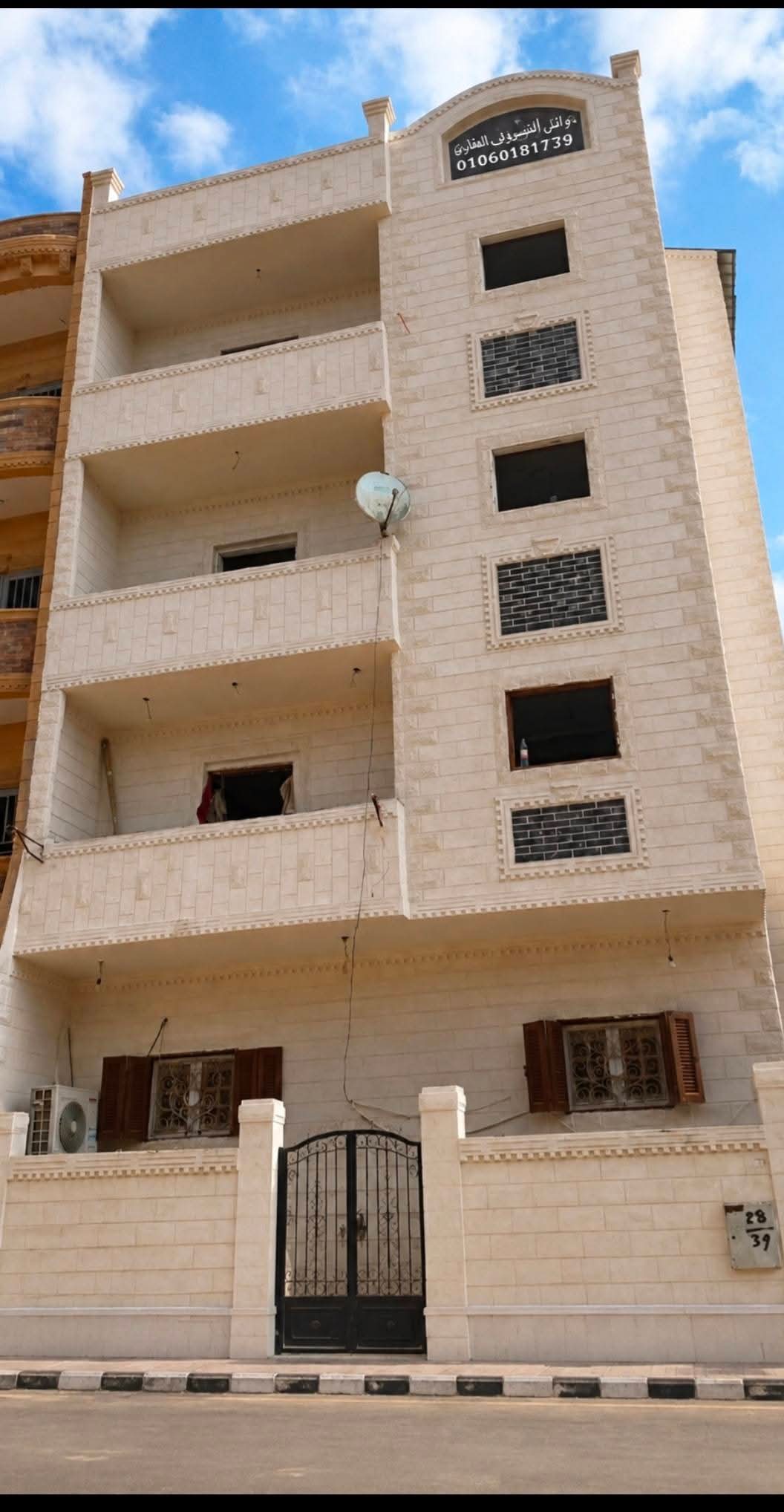 بيت للبيع  الحي 11 مجاورة 79 مساحه 209 م 4 ادوار سوبر لوكس موقع مميز جدا قريب من الخدمات