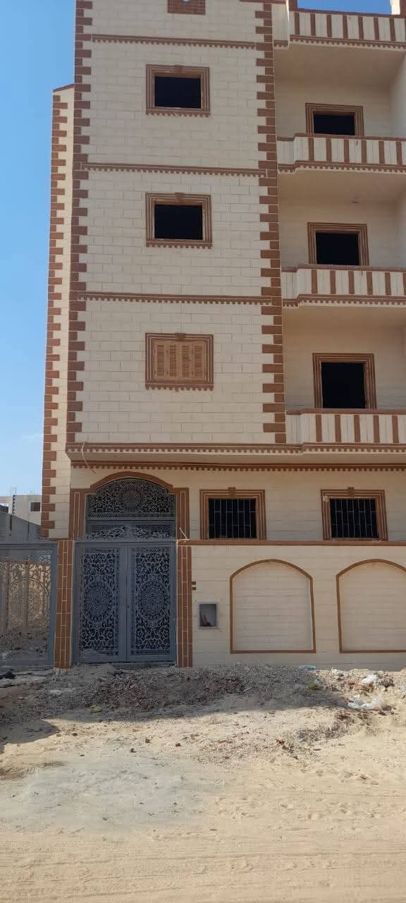 للبيع منزل اربع ادوار الحى 29 مجاوره 1 نصف تشطيب ..تشطيب وجهه بالكامل