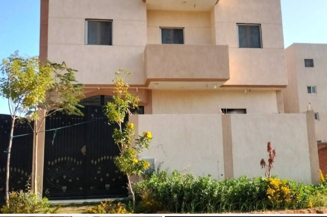 للبيع  منزل مساحه 276 متر  بالحى 30 بدروم علي مساحه كامله