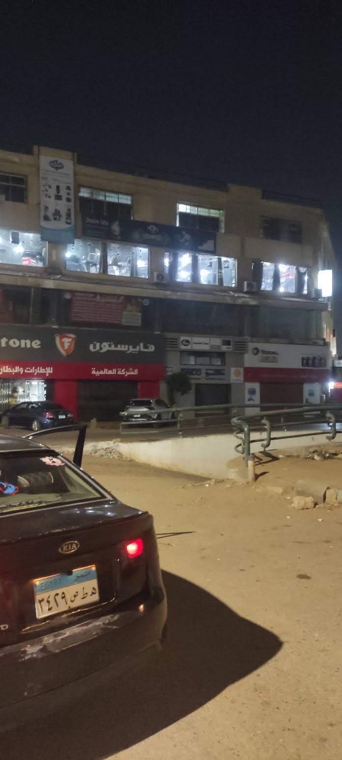 مكتب او محل اداري على مساحه 180 م للبيع في الاردنيه دور تاني تشطيب سوبر لوكس