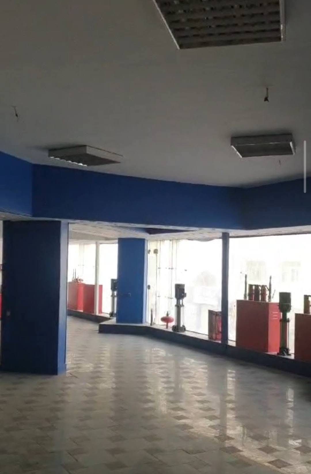 مكتب او محل اداري على مساحه 180 م للبيع في الاردنيه دور تاني تشطيب سوبر لوكس