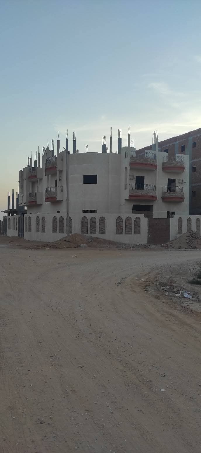 فيلا للبيع الحى 26 مجاورة 2  مساحه 525 متر دورين والدور الثالث عمدان موقع مميز