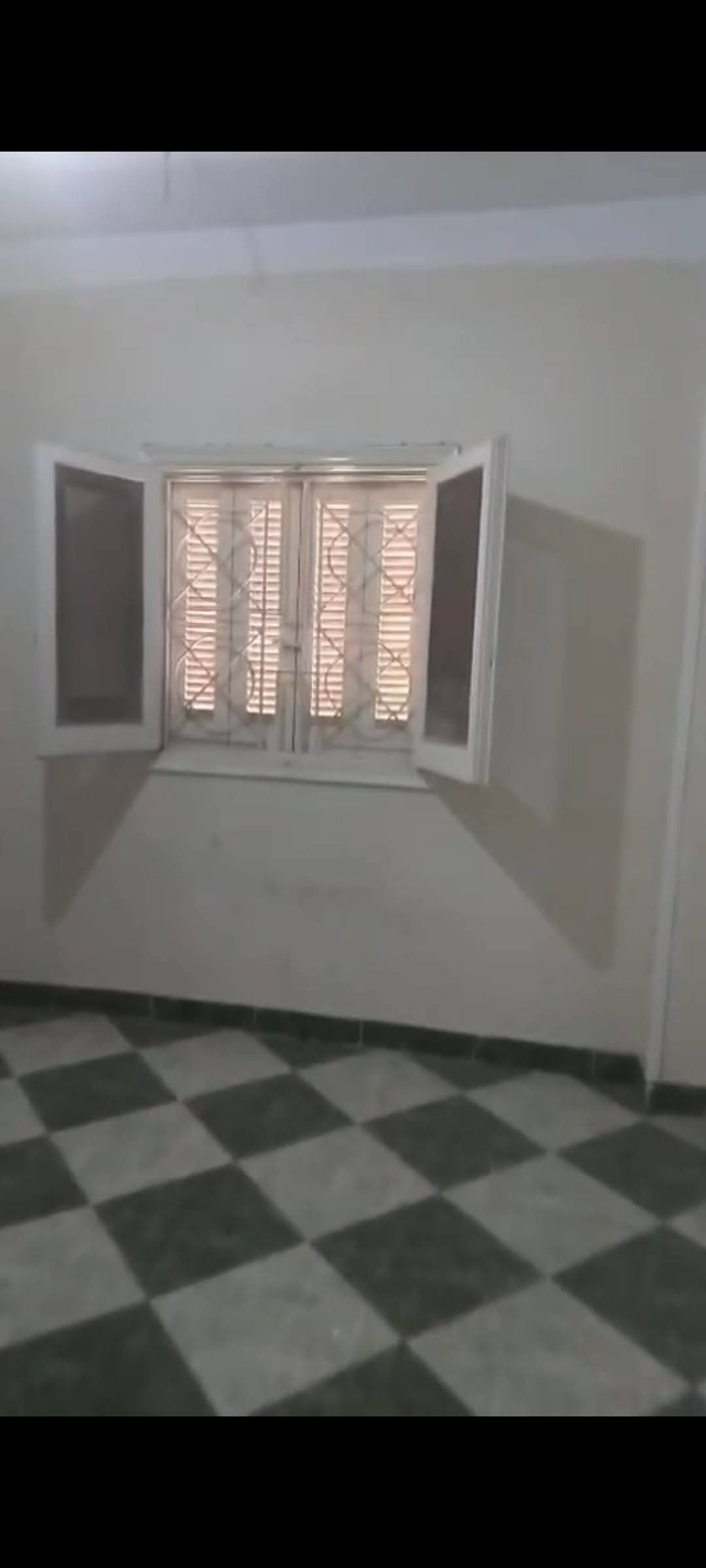 للبيع الحى العاشر  منزل مساحه  75م دورين تشطيب هايلوكس والثالث علي الطوب الاحمر
