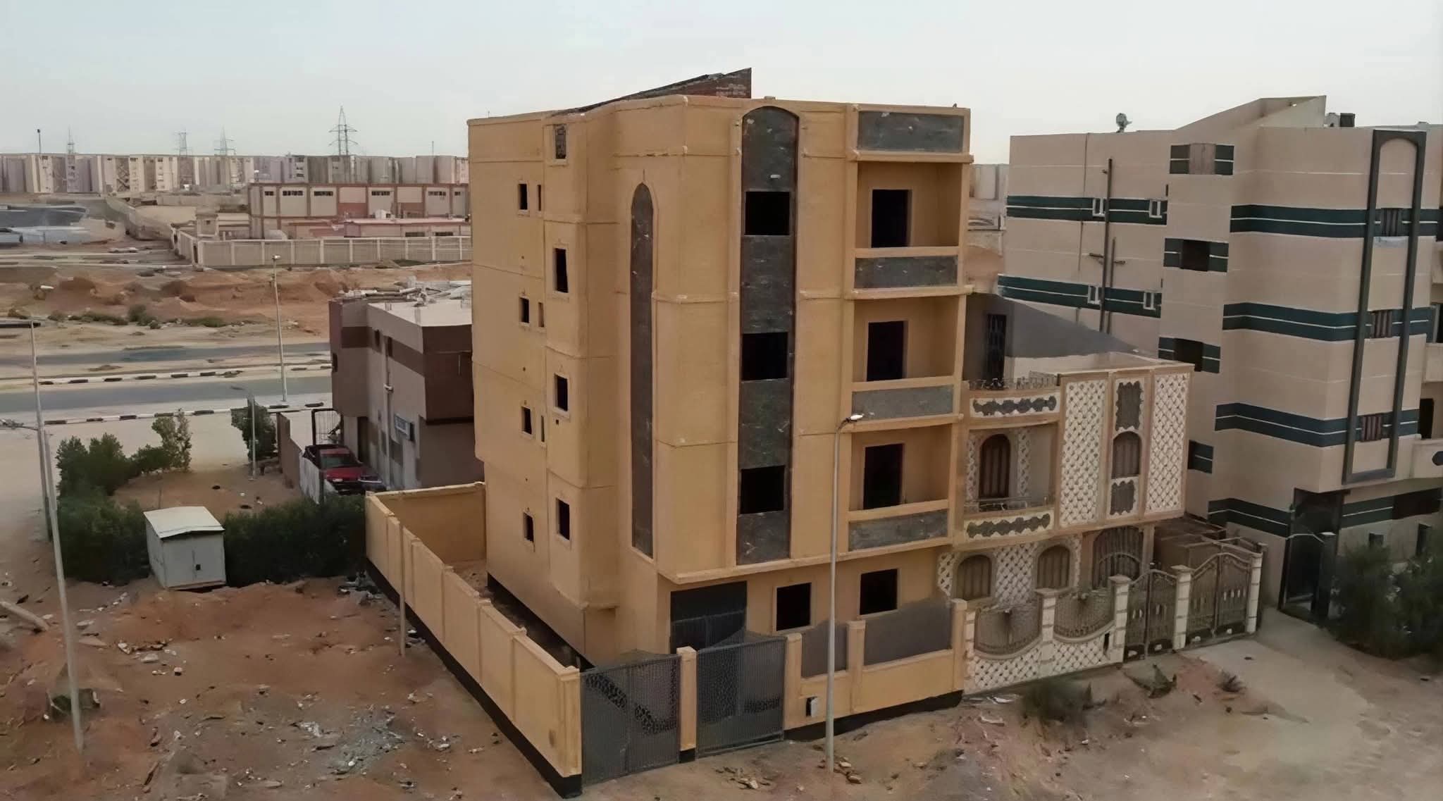 للبيع  منزل  4 ادوار ناصيه مميزه جدا بالحي 28 مجاوره 3 مساحه 209 متر تشطيب خارجي بالكامل