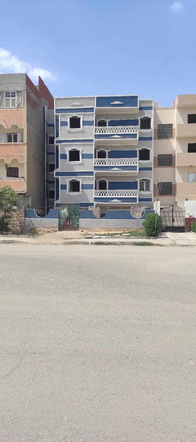 منزل للبيع مجاورة 12 مساحه 250  متر  واجهتين أربع أدوار