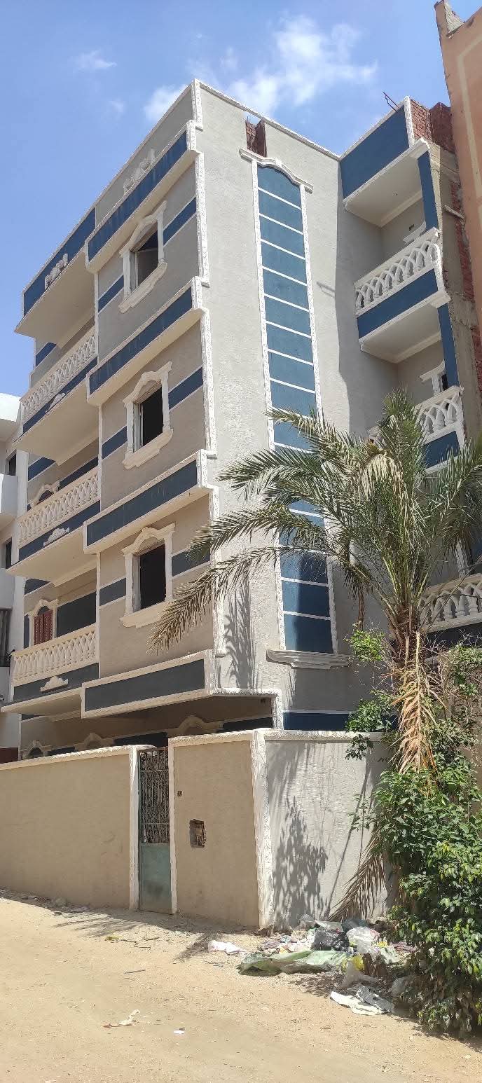 منزل للبيع مجاورة 12 مساحه 250  متر  واجهتين أربع أدوار