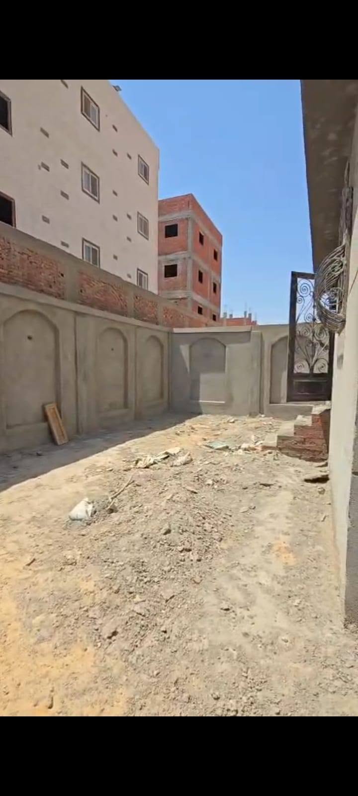 للبيع منزل مميز جدًا بالحي الـ25 مجاورة 3 بالعاشر من رمضان  مساحة الأرض: 276 متر