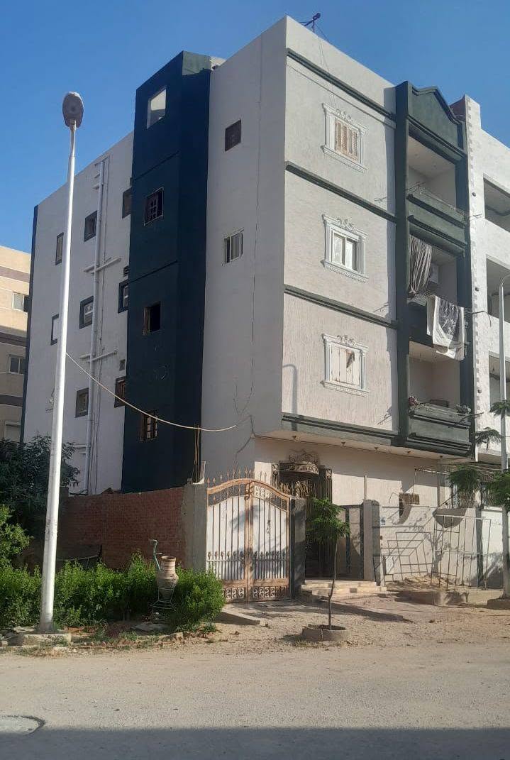 بيت للبيع في الحي اليوناني مجاوره 85 تاني نمره من الشارع الرئيسي ناصيه ممتازه بحري وشرقي