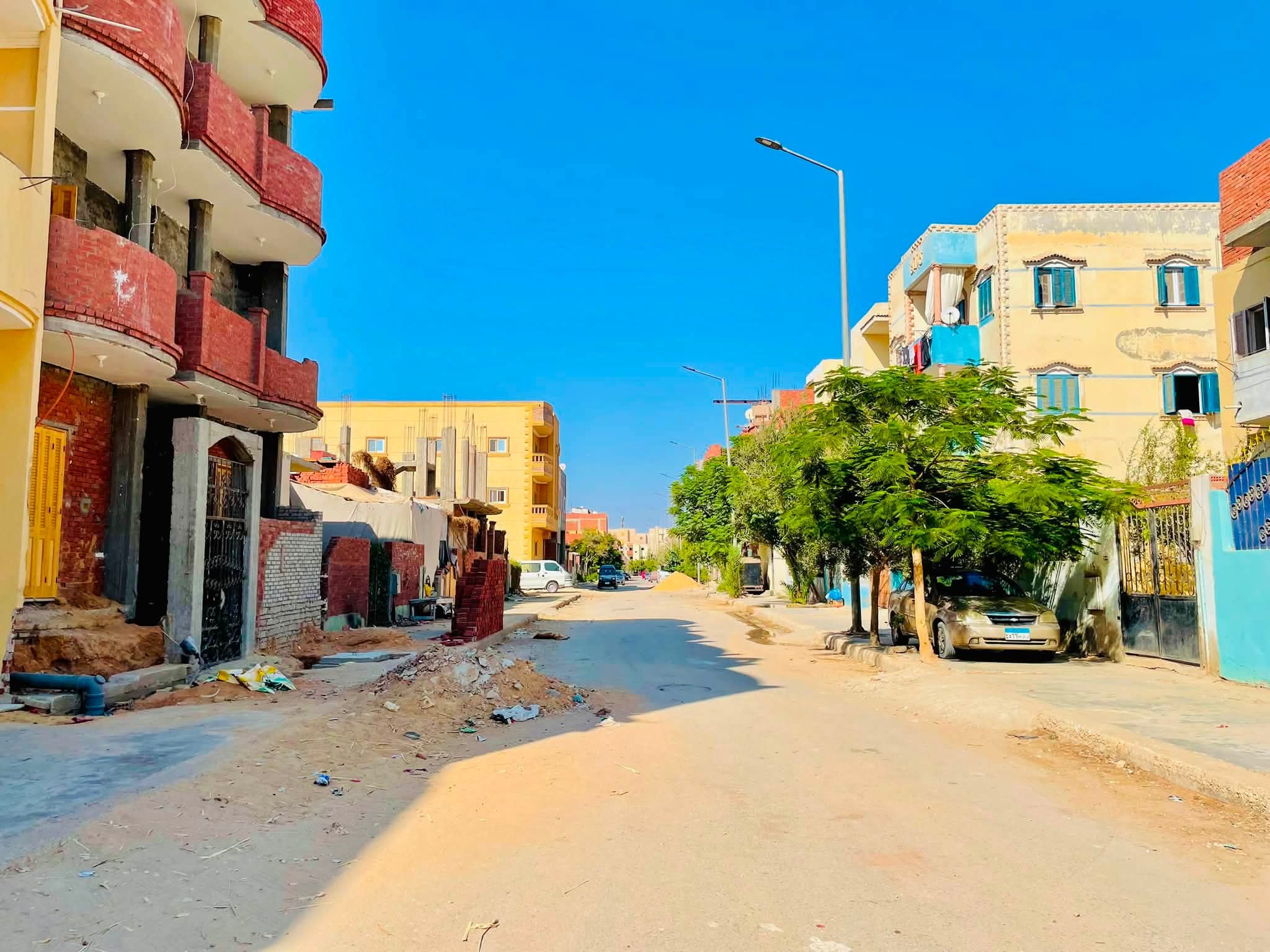 للبيع منزل في الحي ال12 دورين متشطبين وفيهم العدادات بجانب الخدمات