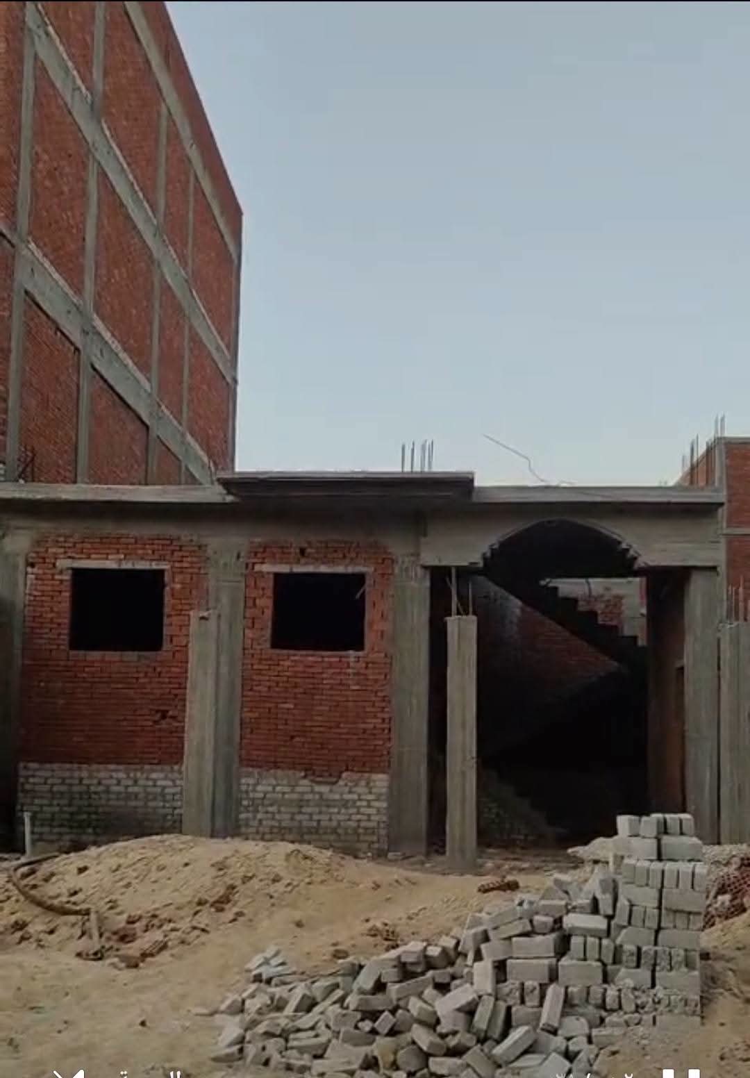 للبيع بيت دور واحد بالحي 32  مجاورة 1 مساحه 276متر موقع مميز