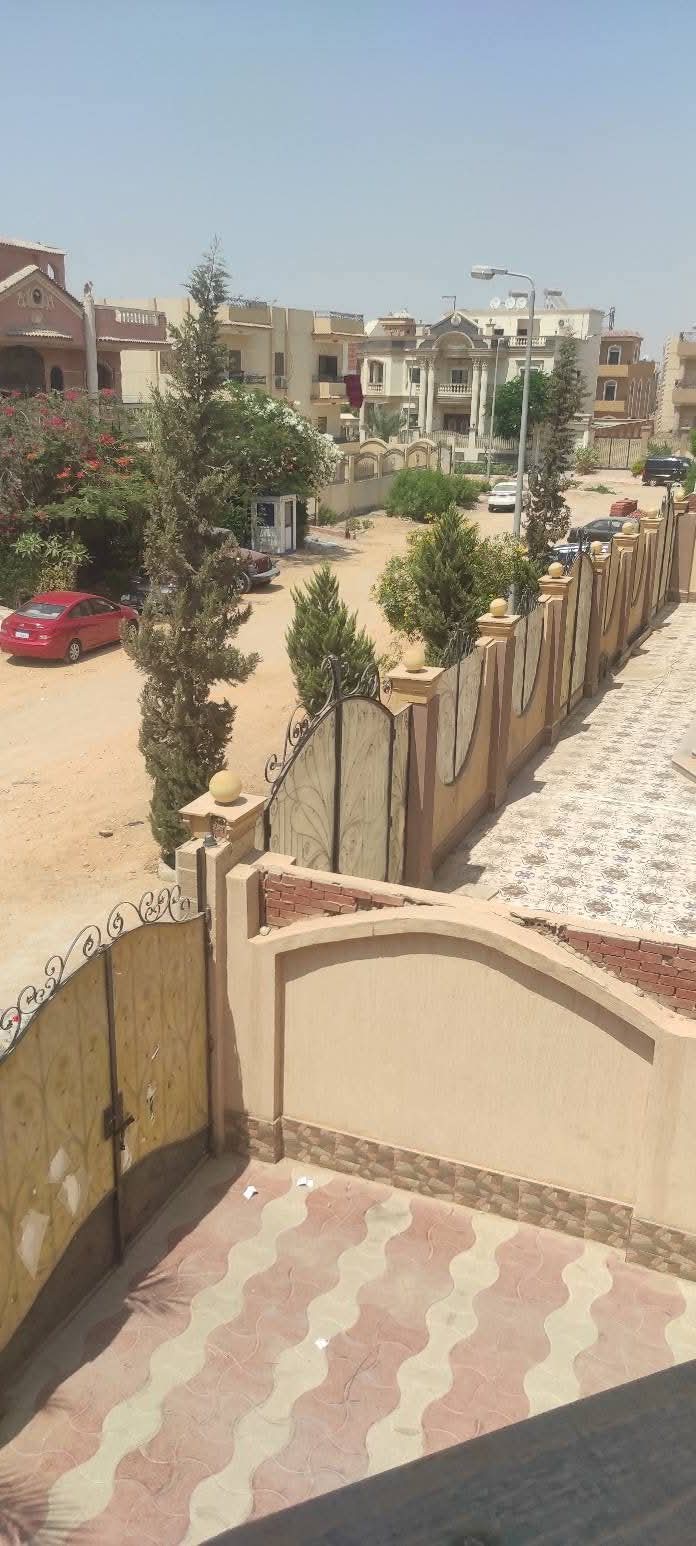 للبيع  ڤيلا مجاورة  73  مساحة 800 متر دورين تشطيب سوبر لوكس