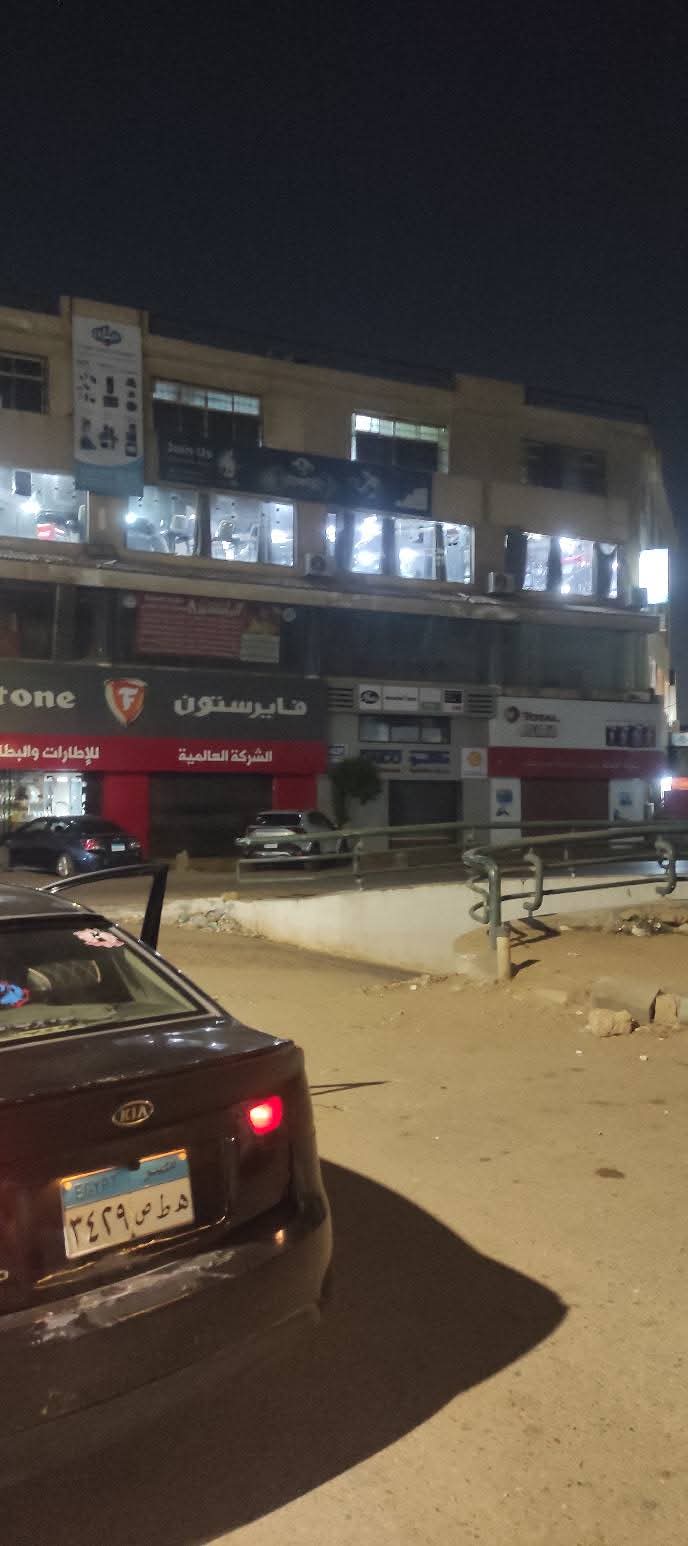 للبيع  محل اداري على مساحه 180 م في الاردنيه دور تاني تشطيب سوبر لوكس