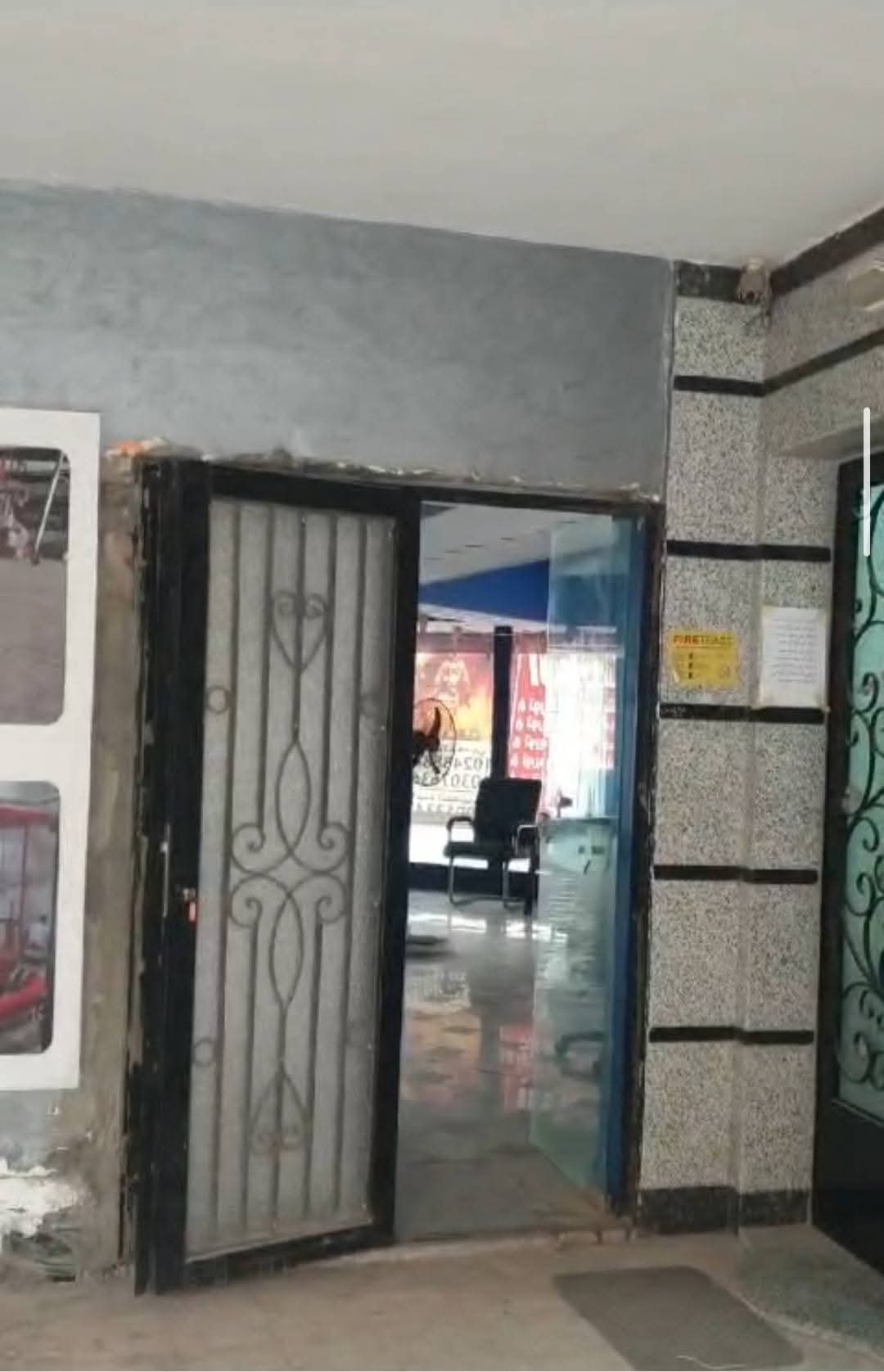للبيع  محل اداري على مساحه 180 م في الاردنيه دور تاني تشطيب سوبر لوكس