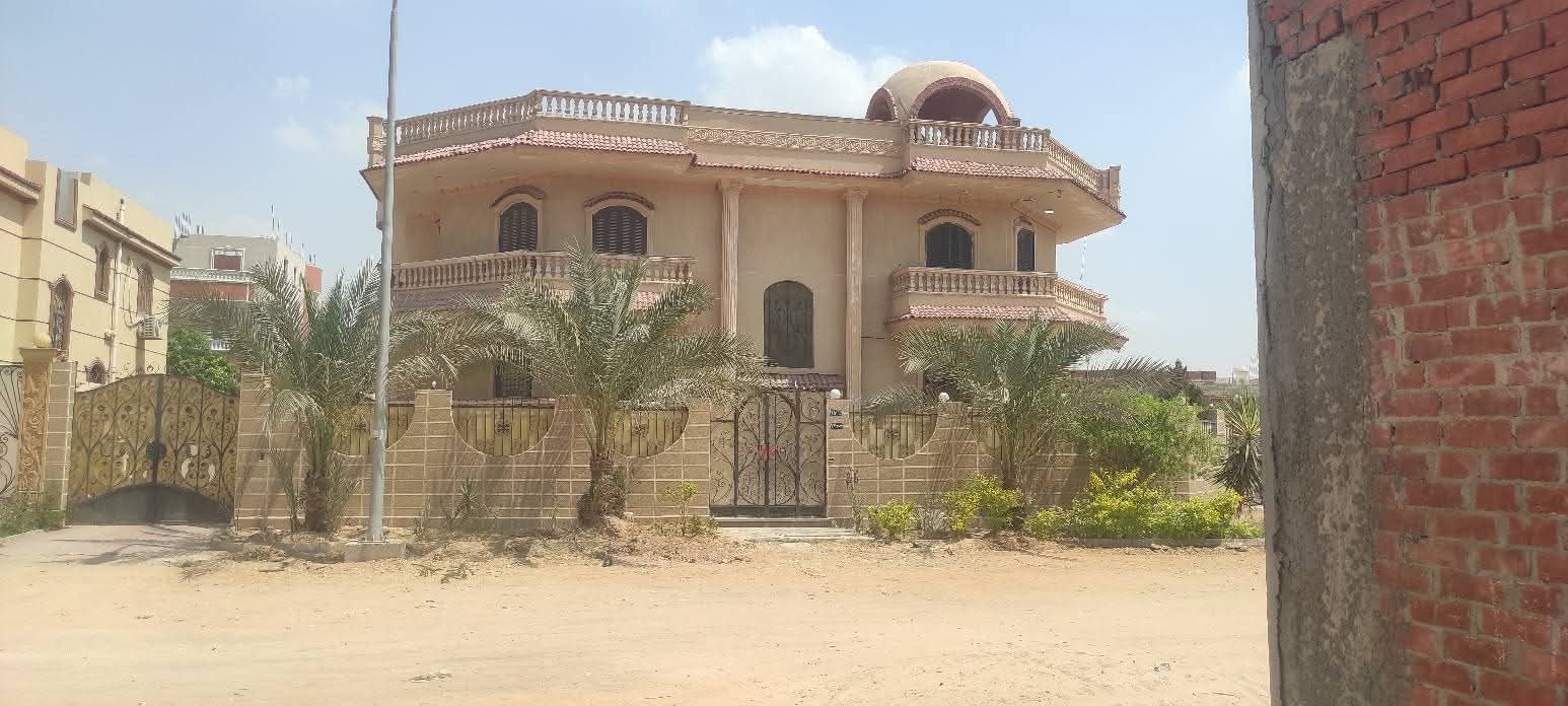 للبيع شقه بالمجاورة 73 مساحه 200م قريب من الموقف الجديد