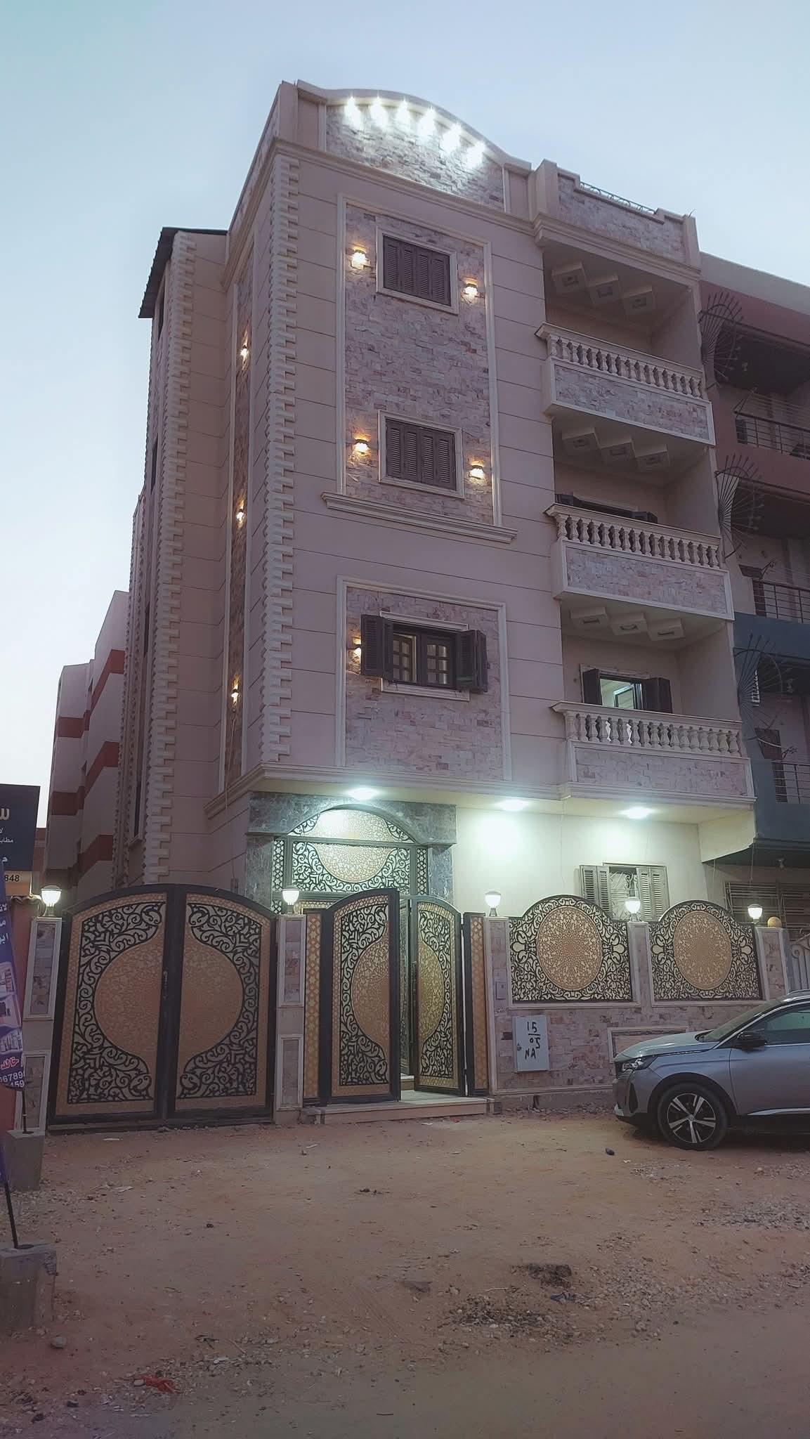منزل للبيع الحى 11 مجاورة 77 مساحة 209م بدروم 4 ادوار تشطيب لوكس خطوات من الموقف الجديد