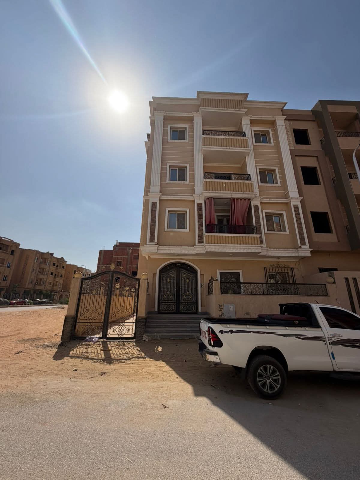 للبيع بيت مميز  الحي الـ15، مجاورة 99 مساحه 276متر أربع أدوار