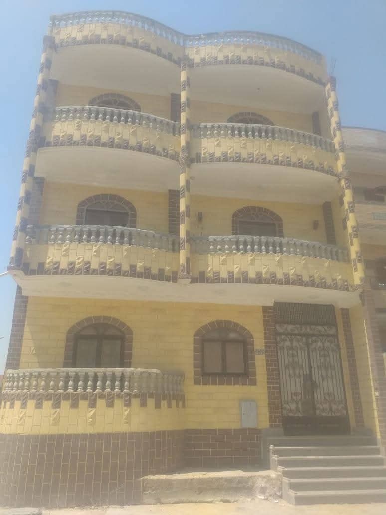 للبيع  منزل مساحه 150 متر بالحي 12 ثلاث ادوار ثلاث وجهات